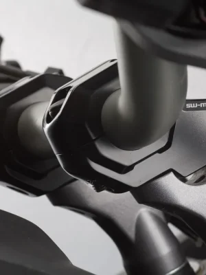 SW-Motech Lenkerverlegung für Ø 22 mm Lenker H=30 mm. Verlegung um 21 mm. Schwarz. Solange Der Vorrat Reicht